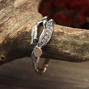 Elvish tree branch ring in sterling Silver with Gemstones for Her, Engagement twig ring with shiny leaves, Thin CZ ring for woman