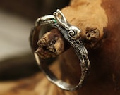 Snail on a branch ring with Emerald, Tiny sterling silver ring, Emerald woodbark small ring, Unique snail and leaf ring, Gift for girlfriend