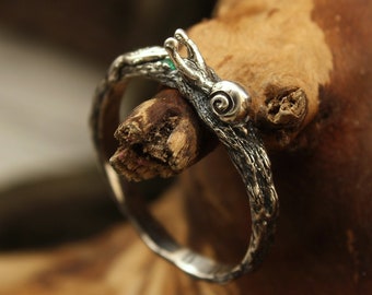 Snail on a branch ring with Emerald, Tiny sterling silver ring, Emerald woodbark small ring, Unique snail and leaf ring, Gift for girlfriend
