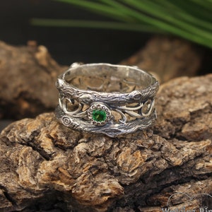 Vintage style Emerald Wedding ring for Him Her, Sterling silver Scrollwork band for rustic wedding, Vine and tree branch woman's ring