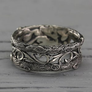 Womens vintage style tree band, Womens unique tree wedding ring, Vine wedding band, Womens tree ring, Wide silver ring, Silver band ring