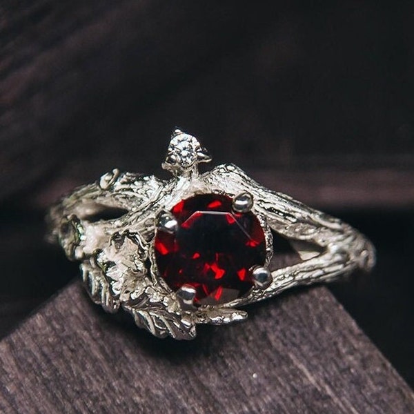 Natural Garnet Cocktail Ring Silver with Oak Leaves for Women, Unique Anniversary Gemstone Ring Gift for Wife, Nature Inspired Jewelry