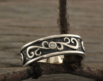 Diamond wedding band with vintage ornament in sterling silver with shiny and oxidized finish