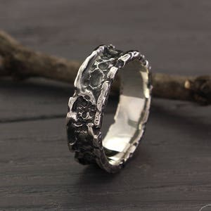 Exclusivo anillo de bodas volcánico para hombre y mujer, estilo gótico, único, brutalista, ancho, de plata de ley, con ancho de 7 mm.