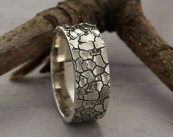 Unique cracked men's ring, Men's dry earth band, Rustic wedding band, Bold mens ring, 9mm wide wedding band, Gift ring for men, Silver ring