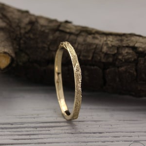 Tree tiny wedding band, Tree bark women's ring, Nature inspired band, Womens thin gold ring, Thin tree ring, Unique yellow gold ring