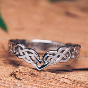 Graceful Celtic Knot Chevron Wedding Band, Silver Infinity Band V Ring, Braided Celtic Wedding Ring, First Wedding Anniversary Gift for Her