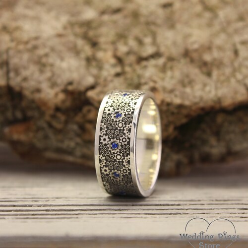 Anillo de boda industrial con zafiros y engranajes, diseño moderno de plata Steampunk para mujer, con múltiples piedras preciosas.
