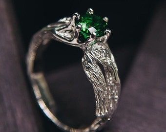 Autumn Leaves Silver Ring with Emerald - Unique Two Leaf Ring for Nature Lover - Ladies Green Emerald Ring - Unusual Jewelry Plant & Nature