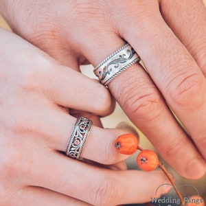 Pareja de anillos de boda de granates de estilo vintage para él y para ella, conjuntos de alianzas de boda de plata a juego, alianzas de la naturaleza para los novios imagen 2