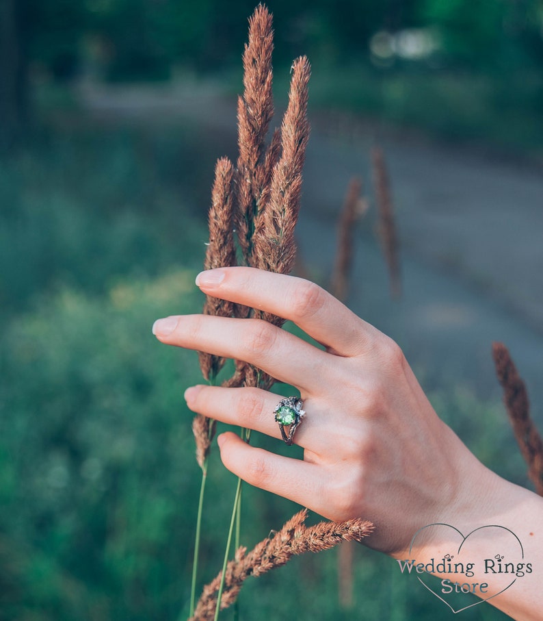 Twig engagement ring with oak leaves, Branch sterling silver ring, Peridot engagement ring, Unique woman twig ring, Elegant tree branch ring 