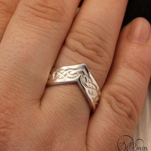 Unique chevron celtic wedding band, Keltic sterling silver V-ring, Unusual woman's wedding band, Men's V wedding ring, Gift silver band image 6