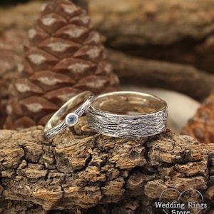 Holzrinde Silber Ehering Set für Sie und Ihn, Ihr Londoner Blauer Topas Ring und Seine flache Band im Wald Zweig Stil Bild 5