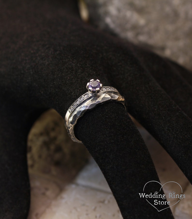 Amethyst Ring mit gehämmertem Band und seitlichen Steinen, moderner alternativer Verlobungsring, Amethystschmuck für Frauen, Weihnachtsgeschenk für sie Bild 6