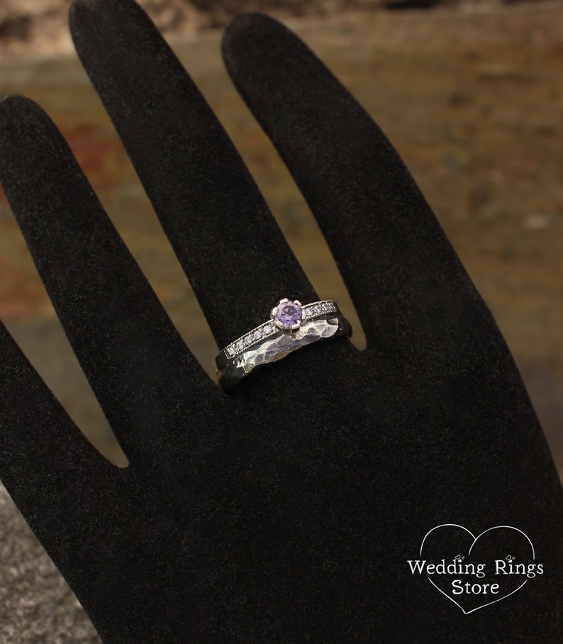 Amethyst Ring mit gehämmertem Band und seitlichen Steinen, moderner alternativer Verlobungsring, Amethystschmuck für Frauen, Weihnachtsgeschenk für sie Bild 7