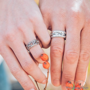 Pareja de anillos de boda de granates de estilo vintage para él y para ella, conjuntos de alianzas de boda de plata a juego, alianzas de la naturaleza para los novios imagen 4