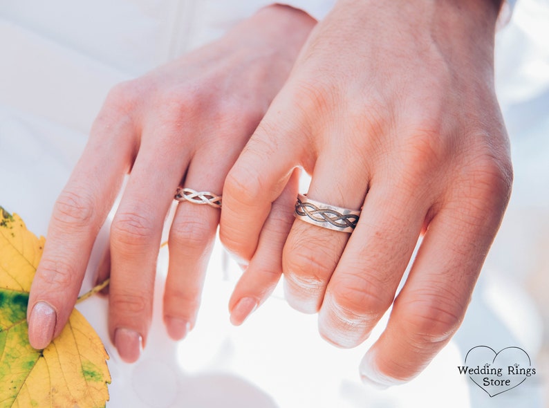 Bandas de boda celtas trenzadas establecen para él y para ella, anillos de plata a juego para parejas diseño infinito, anillos de promesa a juego de estilo vintage irlandés imagen 1