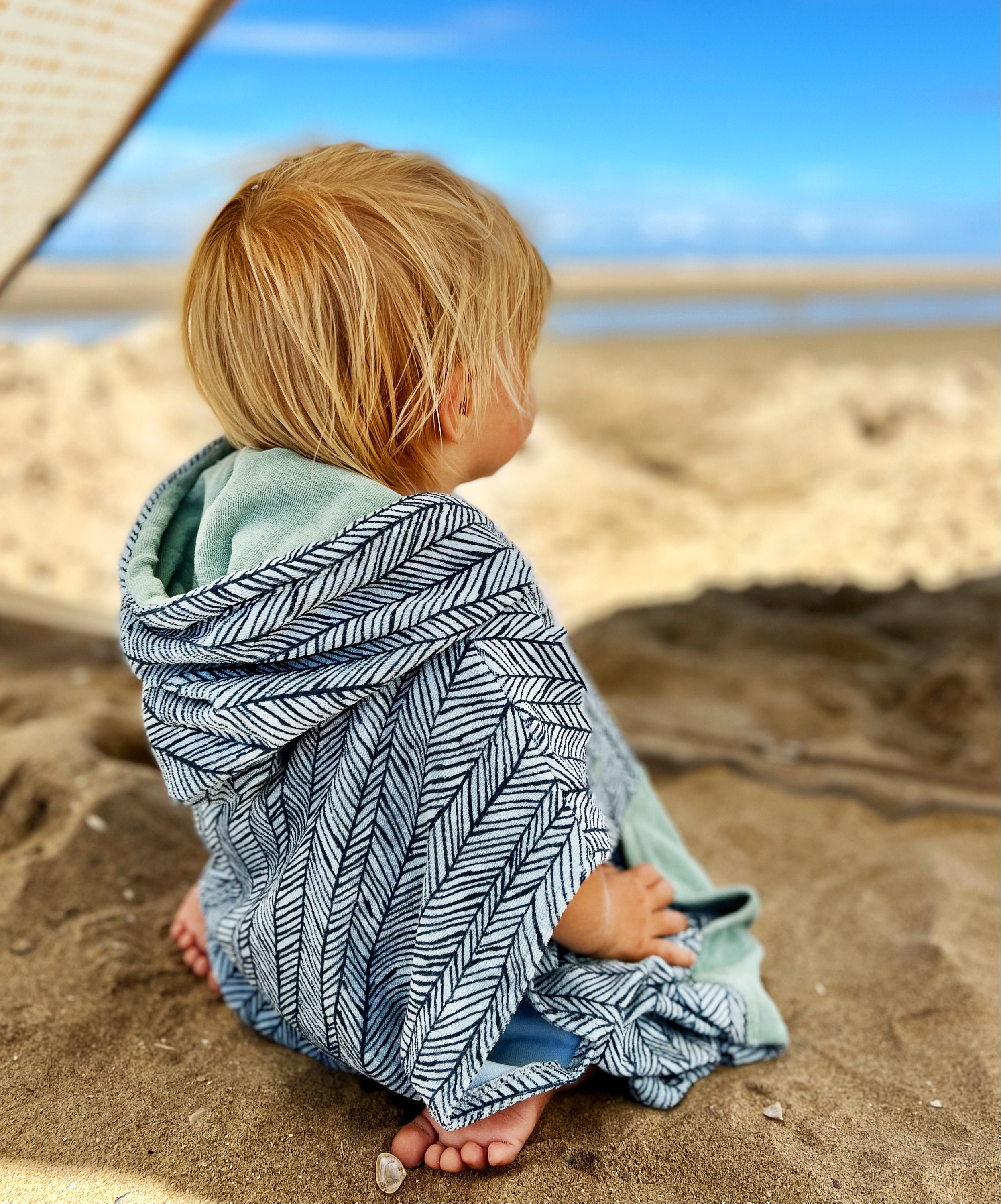 Highdi Poncho de Surf pour Enfant, Peignoir de Bain Fille Garcon Manches Courtes avec Capuche Poncho Éponge Serviette de Bain - pour Surf, Plage, Piscine (Fraise,L(58x74cm Highdi Poncho de Surf pour Enfant, Peignoir de Bain Fille Garcon Manches Courtes avec Capuche Poncho Éponge Serviette de Bain - pour Surf, Plage, Piscine (Fraise,L(58x74cm