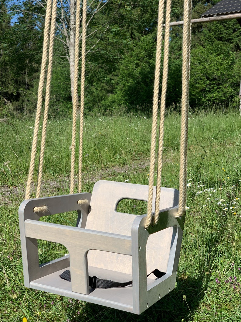 Kinderschaukel aus Holz für den Außenbereich und Garten
