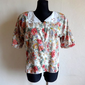 Vintage Women&#39;s Floral Summer Blouse Short Sleeve Lace Decorative Collar Buttons Closure Padded Shoulders Vintage Clothing Flowers Print