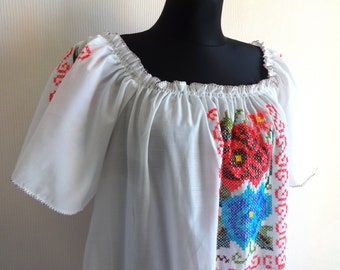 vintage ukrainien style russe point de croix brodé robe maxi robe d’été fleurs brodées manches courtes fentes latérales robe d’été