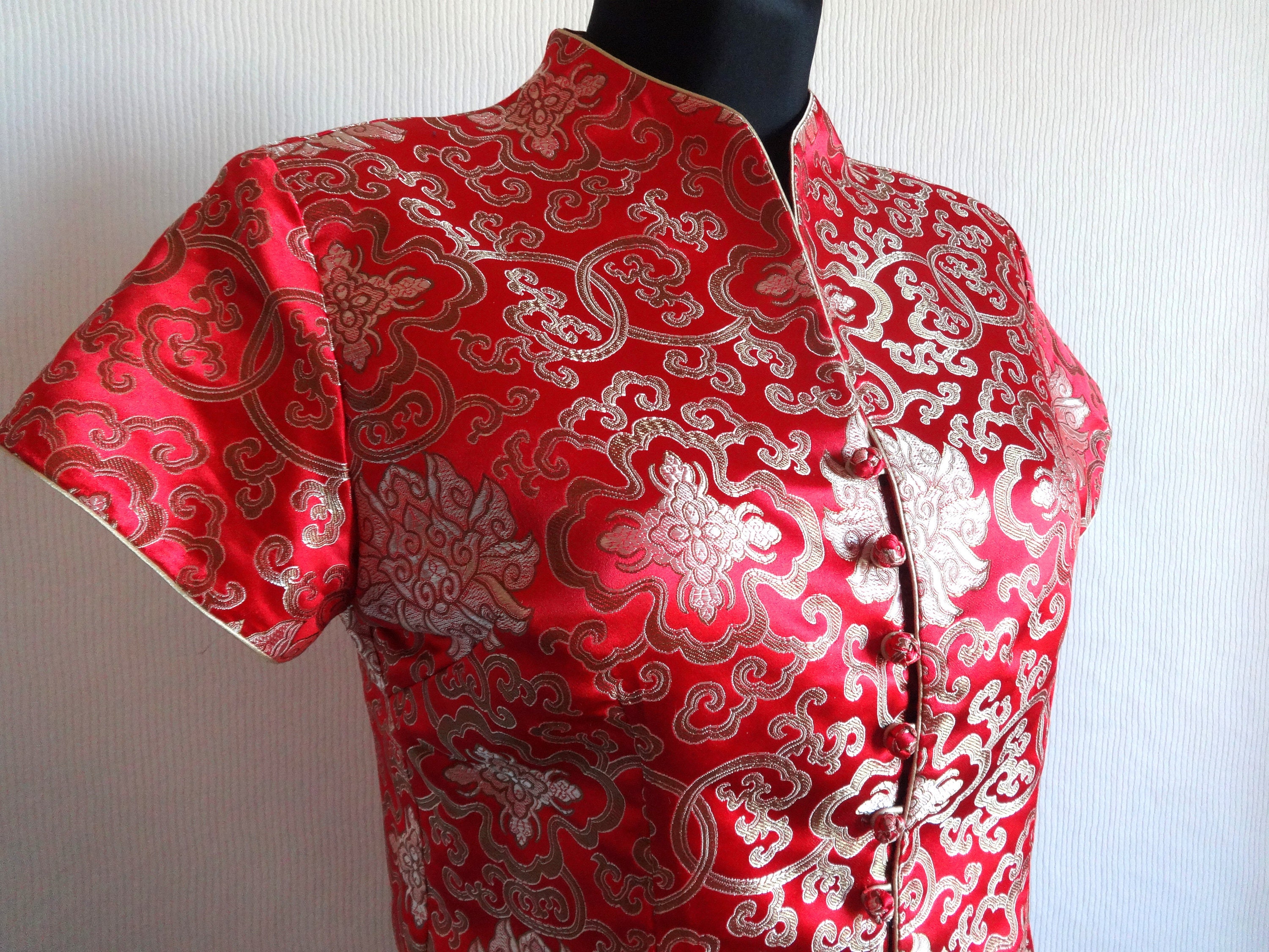 ファッション・ブランド Vintage Clothes / Silk Tee Vintage Chinese Japanese Red & Golden Silk Top Embroidered