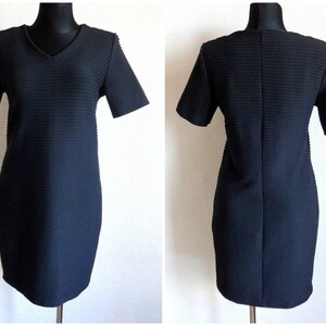 Marimekko zwart klassieke stijl jurk korte mouw V hals Womens kleding Finse Designer jurk Marimekko ontwerpen gemaakt in Finland