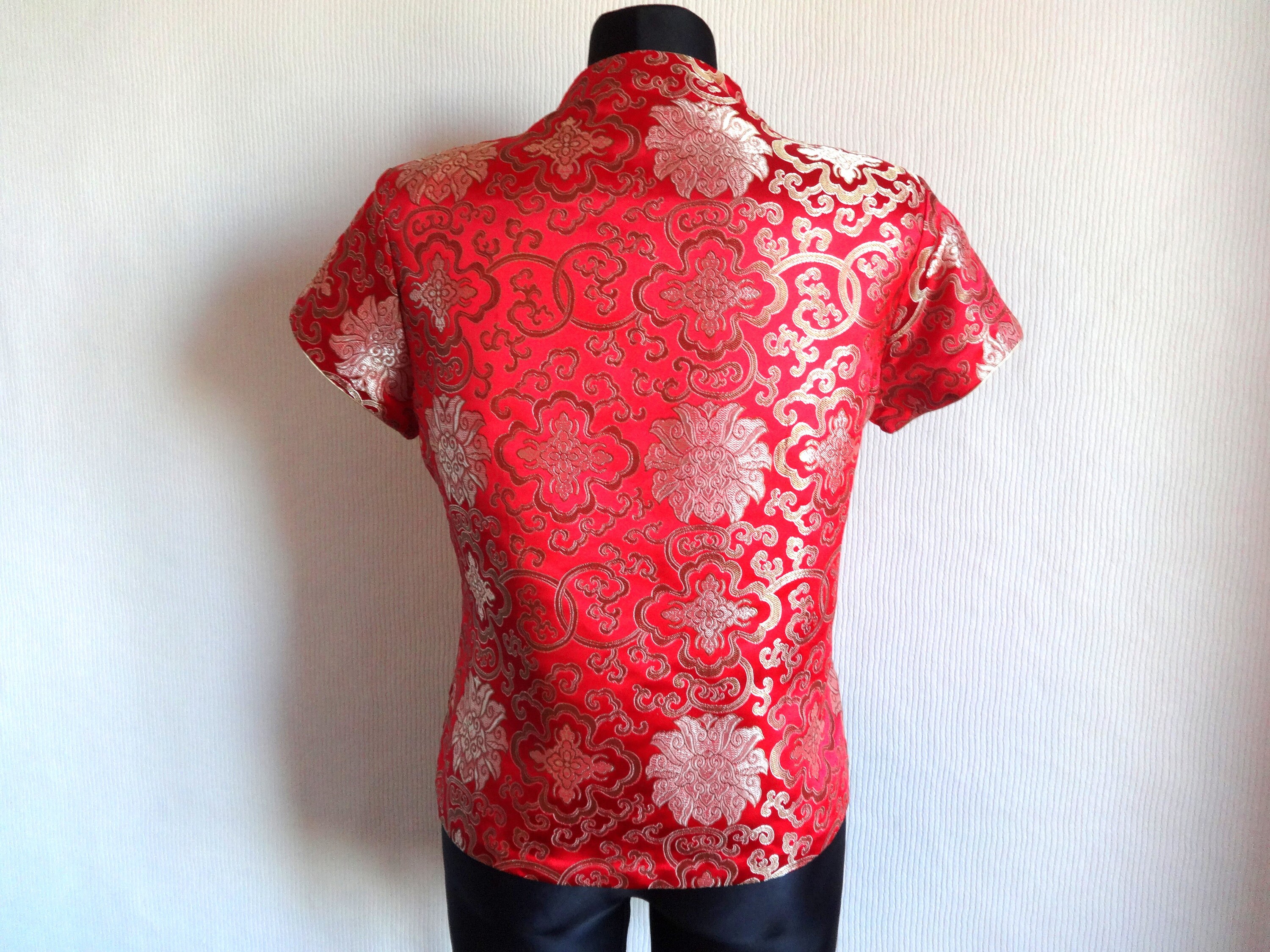 ファッション・ブランド Vintage Clothes / Silk Tee Vintage Chinese Japanese Red & Golden Silk Top Embroidered