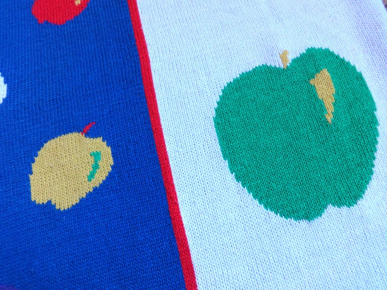 Vintage 90s Apples Knitted Women/'s Sweater Cotton Linen Blend Color Block Blue White Jumper Vintage Clothing Everyday Jumper Size L