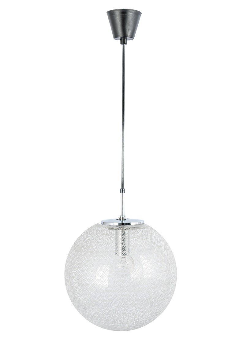 Peut inclure: Un luminaire suspendu chrom&eacute; avec un abat-jour en verre transparent textur&eacute;.