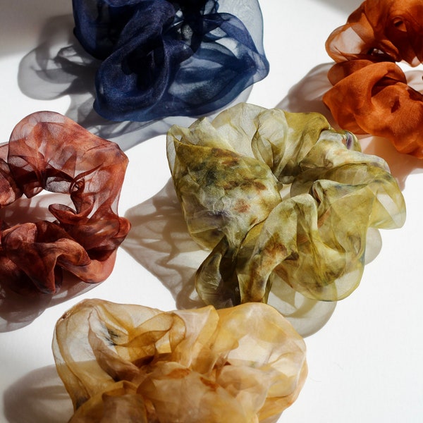 Scrunchie de organza de seda // Scrunchie teñido de plantas