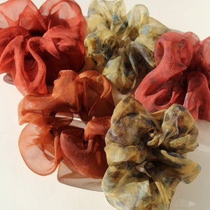 Silk Organza Scrunchie // Plant Dyed Scrunchie zdjęcie 10