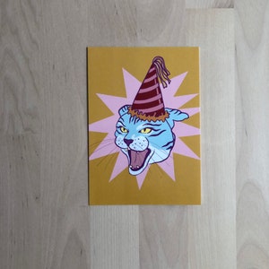Feestvierende kat met feestmuts A6 ansichtkaart