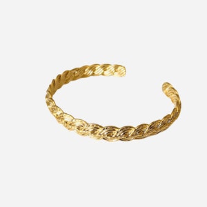 Bangle bracelet