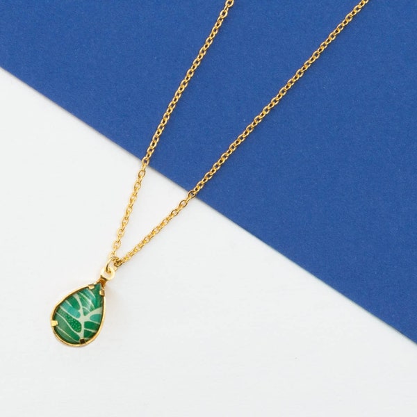 Collier court, pendentif, résine, motif "Leaf Vert" Or/Argent/Bronze, modèle EVE
