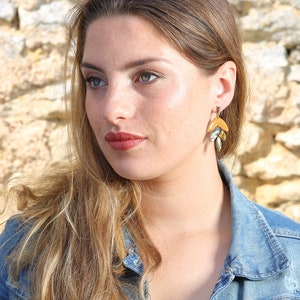 Earrings, resin, studs, diamond pattern Oil Flower Gold / Silver / Bronze, ALBA model image 4