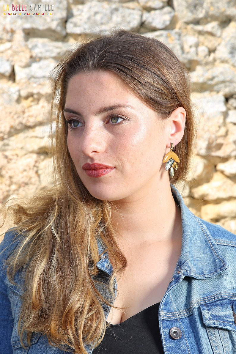 Earrings, resin, studs, diamond pattern Oil Flower Gold / Silver / Bronze, ALBA model image 4