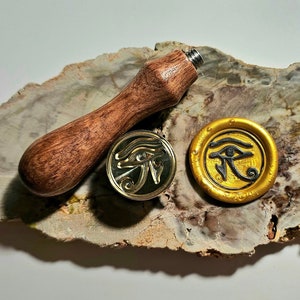 Selo de cera Olho de Horus, feito de latão com cabo de madeira, selo Olho de Horus, diâmetro 2,5 cm 0,99 pol.