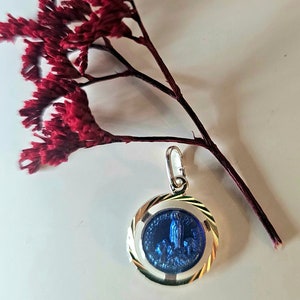 Medalla de Nuestra Señora de Fátima con tierra, Medalla de la Aparición de Nuestra Señora de Fátima a los Tres Pastorcitos, Dije de la Señora de Fátima