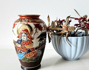 Vintage japanische Bud Vase Samurai, japanisches Feinporzellan, dekoriert Sammlervase, klein, Höhe 9,2 cm 3,62 in
