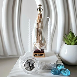 Estatua de Nuestra Señora de Fátima, figura religiosa de Nuestra Señora, Nossa Senhora de Fátima, pintada a mano, altura 13 cm 5,12 in, OFERTA caja y vela