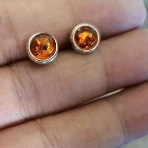 Amber stud earrings, Amber studs, Tiny Stud earrings, amber honey studs, Tiny studs, Stud earrings, Vintage
