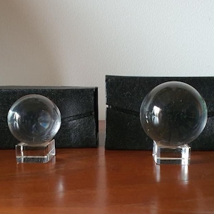 BOULE DE CRISTAL CRIMINELLE | 1 boule de cristal au plomb avec support et boîte en cristal - 4 cm ou 5 cm de diamètre