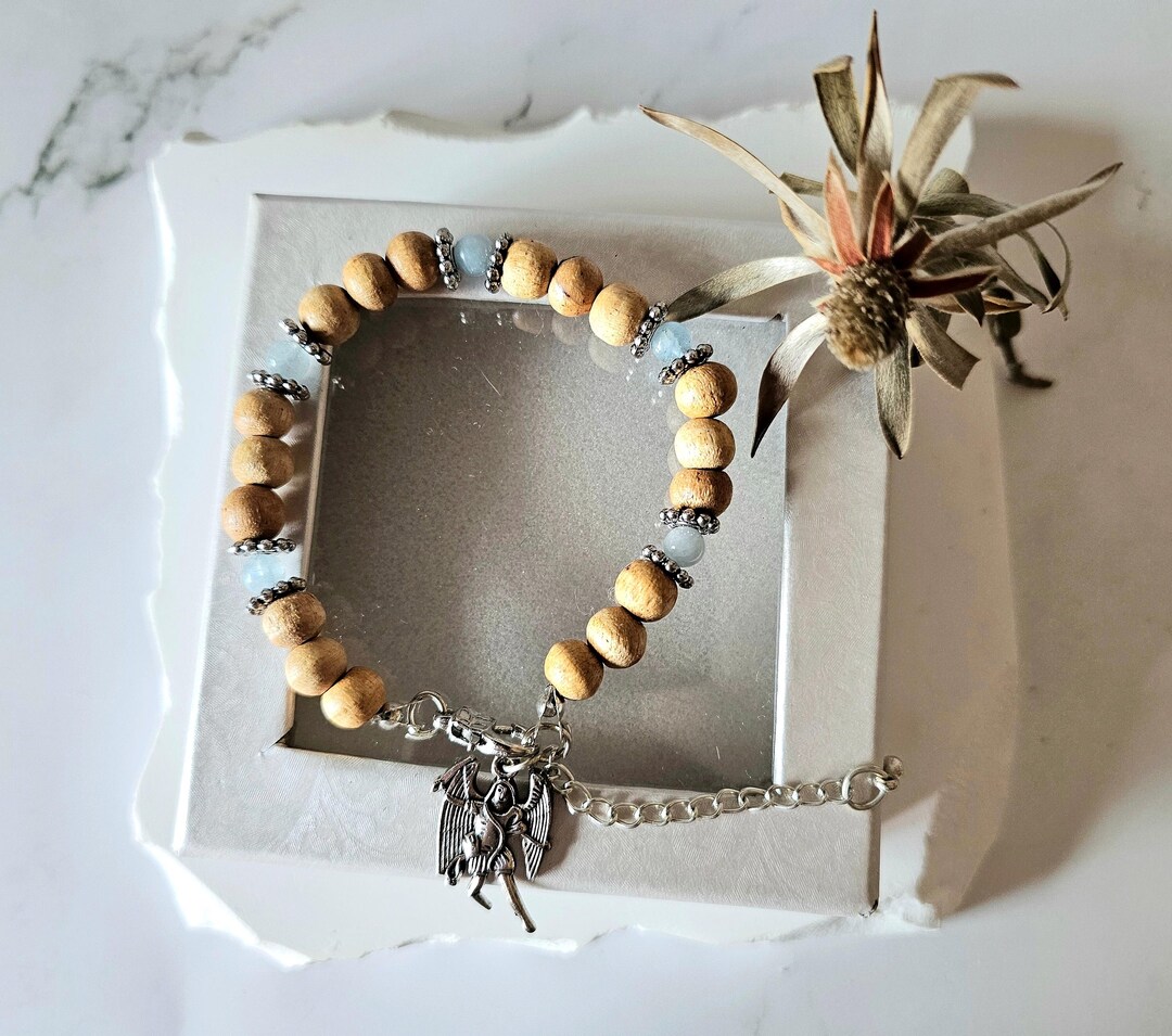 Bracciale Arcangelo Michele, perle di legno e acquamarina naturale, regolabile, confezione regalo, coraggio, forza, protezione - Italia