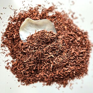 Red Sandalwood thin medium chips, 25g 0.88oz 50g 1.76oz, Pterocarpus santalinus, Santal Rouge, Sandalo Rojo, Sandalo vermelho