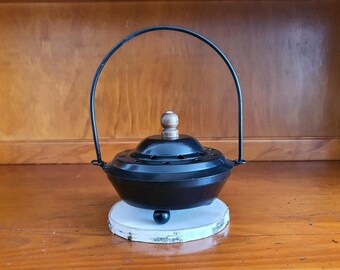 Incense Burner for resins and powders with lid and swing handle - Black Cast Iron and Wood - FOGO 1