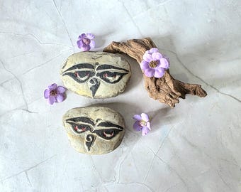 Mani-steen, Tibetaanse boeddhistische handgesneden mani-steen, Boeddha-ogen en mantra Om Mani Padme Hum, 2 opties