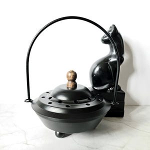 Incense burner for resins and powders with lid and swing handle, Black cast iron and wood, FOGO 1