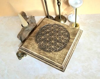 Flower of Life mini altar table, wood altar table, pagan altar table, wicca altar table, mini altar display, 11.5cm 4.53in