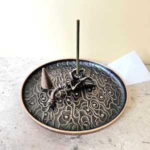 Metal incense burner, incense holder, incense cone plate, candle holder, candle plate, altar plate, diameter 12cm 4.72in, Lotus Lake
